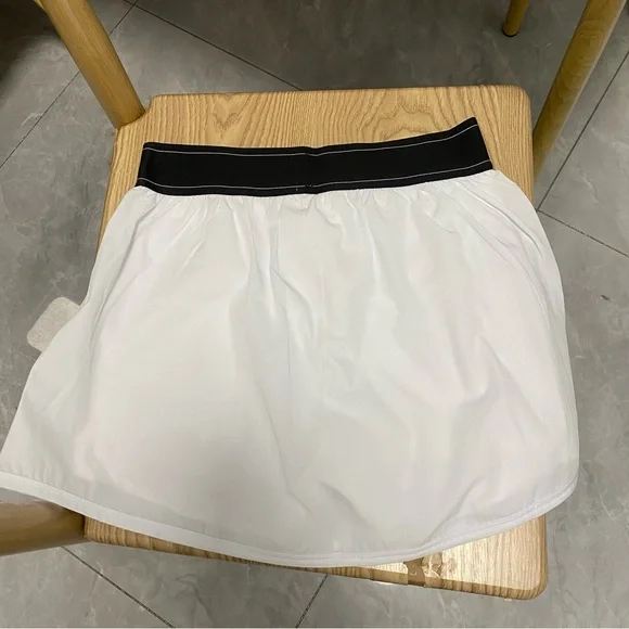 ALO Yoga White Mini Skirt with Black Waistband - Picture 4 of 4